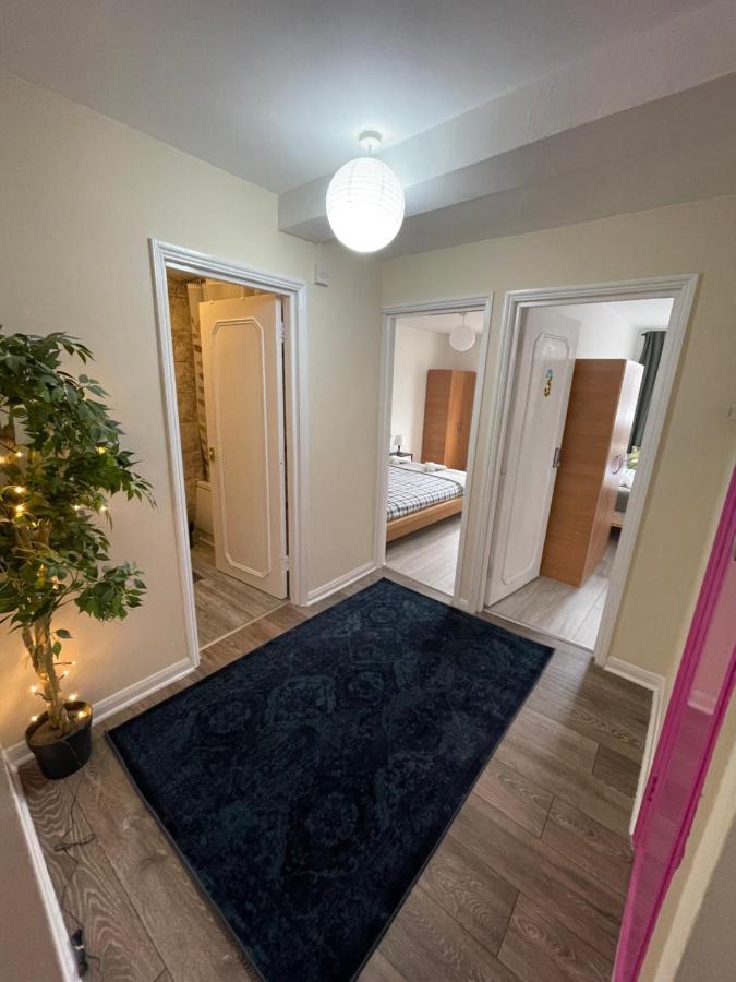 Enormous Family Flat Londra